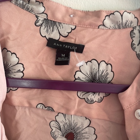 Ann Taylor Blush/Pink Floral Button Down Blouse with Neck Tie Size Medium - Picture 7 of 8